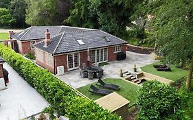 Stunning Barn With Hot Tub In The Heart Of Holt